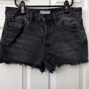 FREE PEOPLE JEAN SHORTS SIZE 28 high waisted I’m black